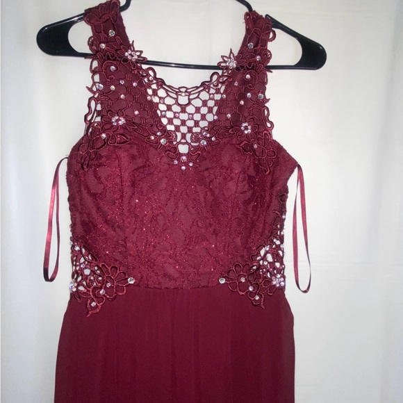 City Triangles Burgundy Sequin Lace Dress W/ Slit - mordernwear.com